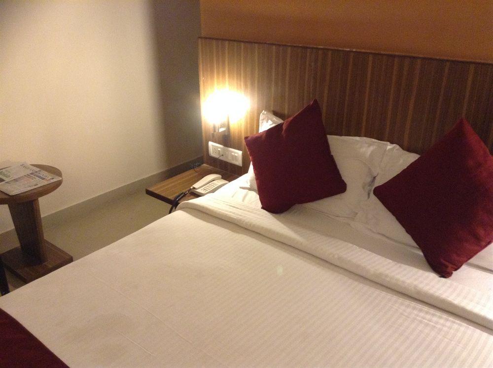 Octave La Sara Vista Hotel Бангалор Екстериор снимка