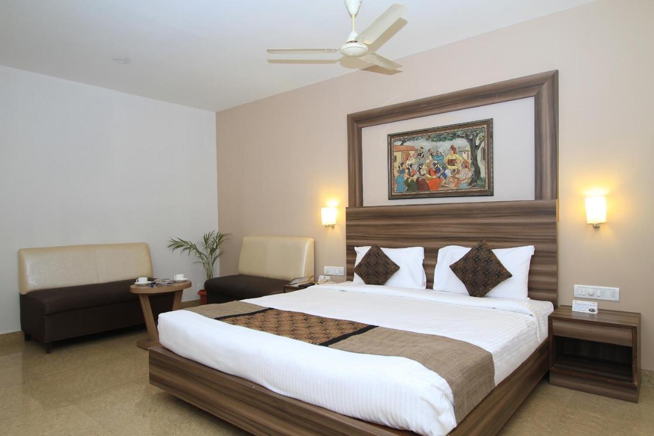 Octave La Sara Vista Hotel Бангалор Екстериор снимка
