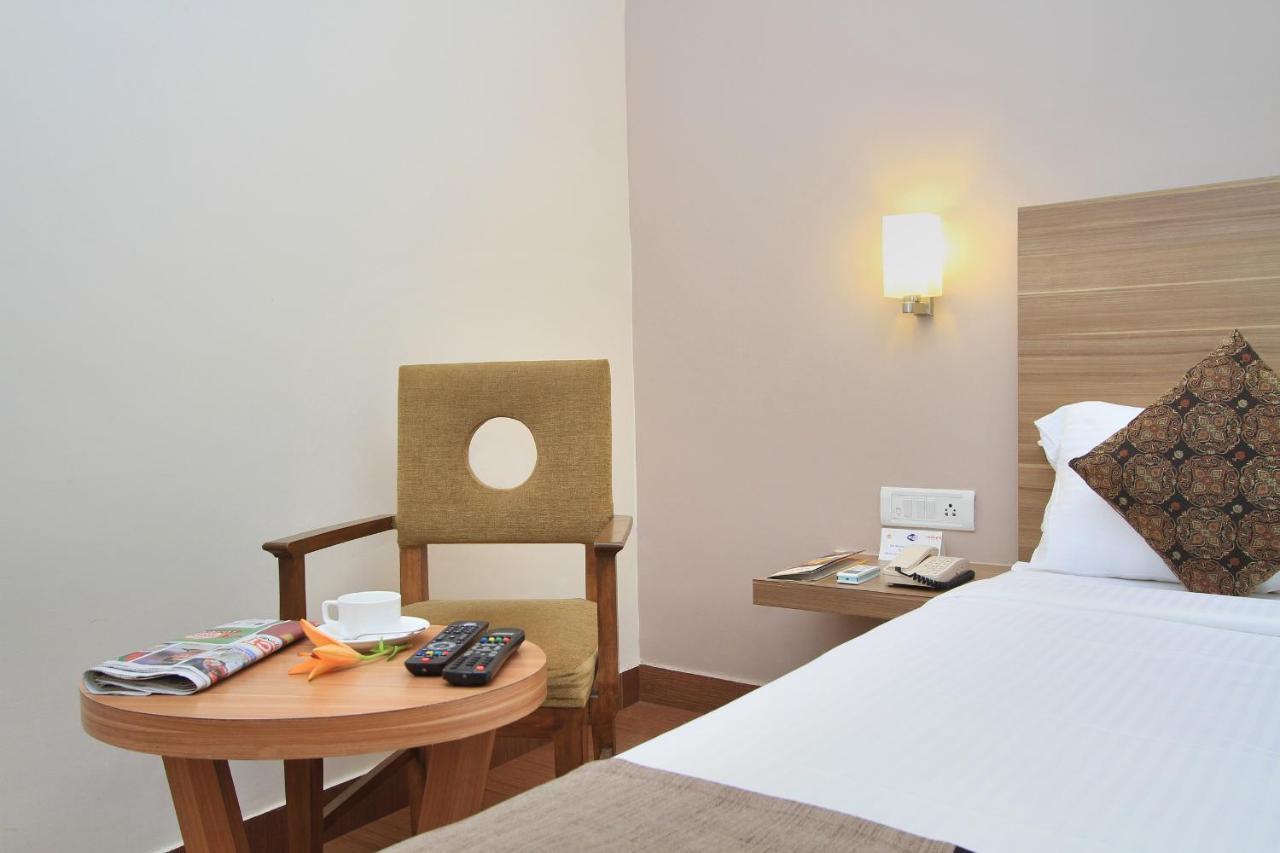 Octave La Sara Vista Hotel Бангалор Екстериор снимка