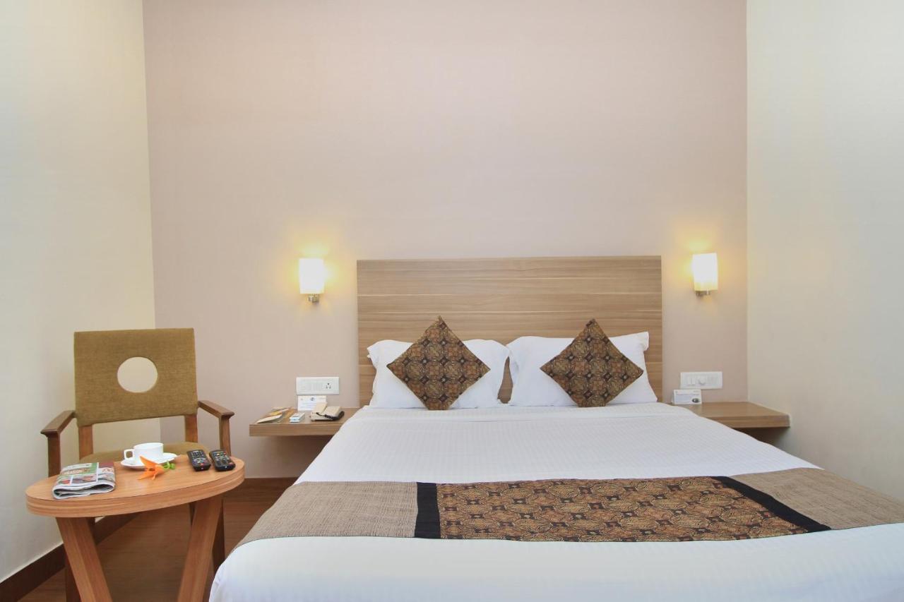 Octave La Sara Vista Hotel Бангалор Екстериор снимка