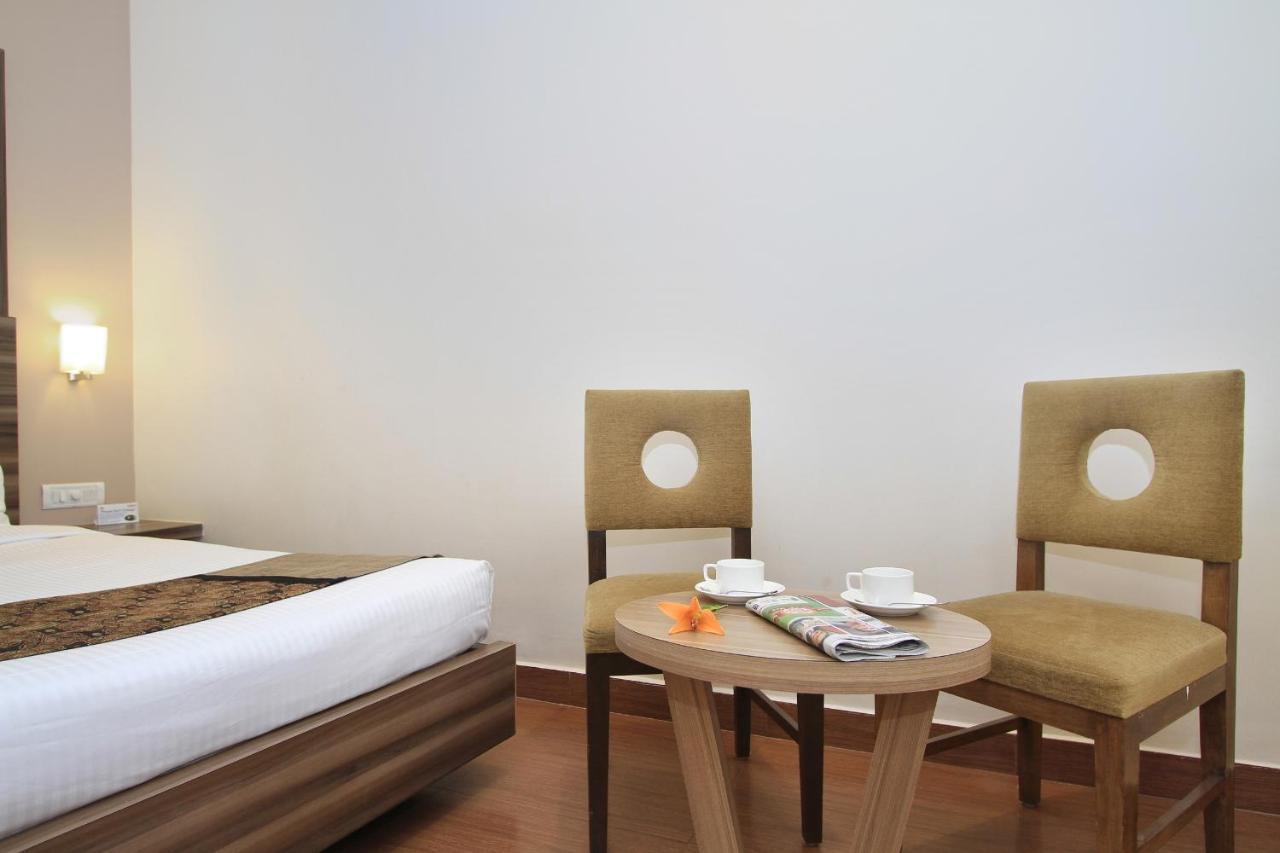 Octave La Sara Vista Hotel Бангалор Екстериор снимка