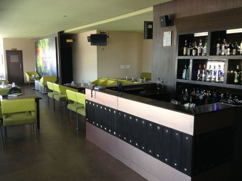 Octave La Sara Vista Hotel Бангалор Екстериор снимка