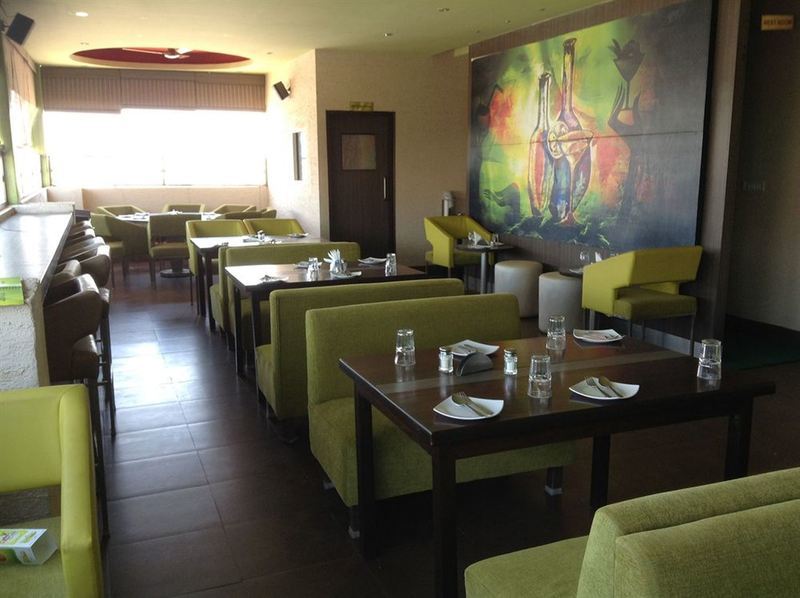 Octave La Sara Vista Hotel Бангалор Екстериор снимка